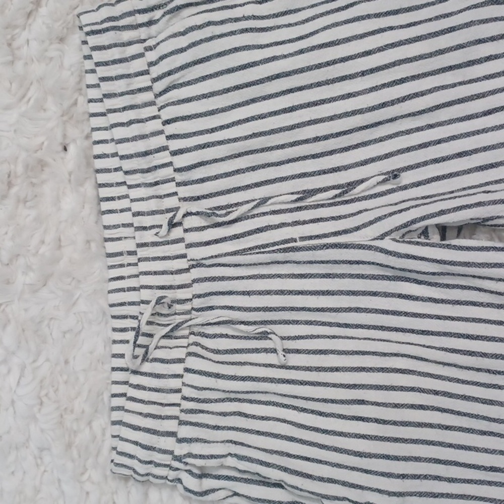 Old Navy Black and White Striped Capris - Picture 3 of 5